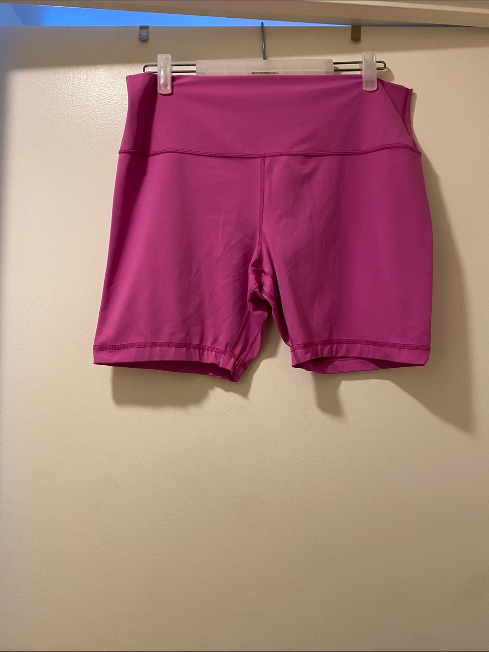 lululemon athletica Women's Fuchsia Bike/Workout Shorts Women’s Size 16.